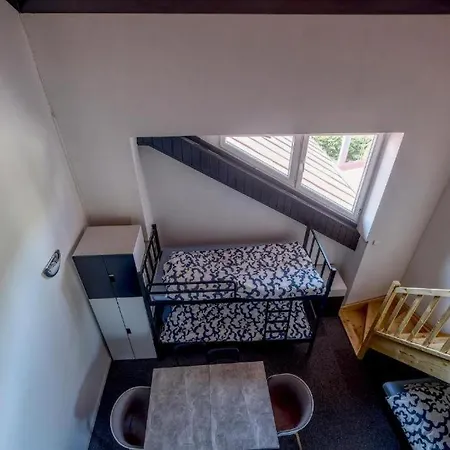 Goscinne Zeglarz Couette-café *